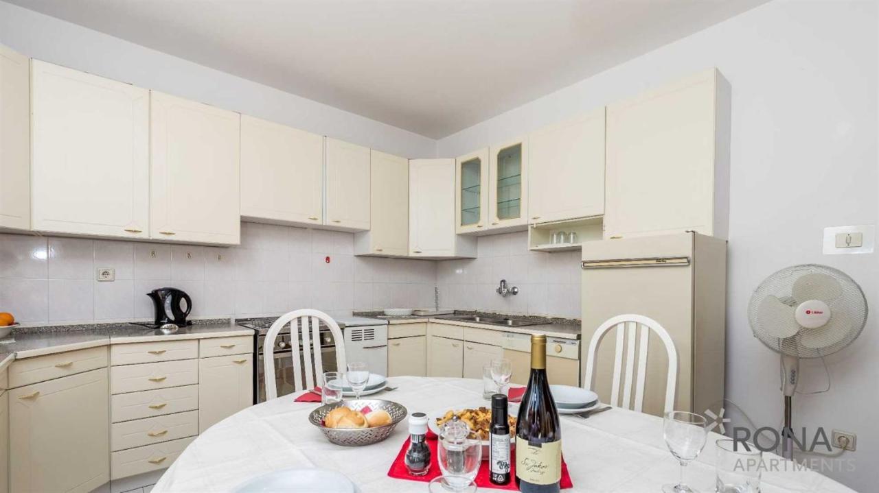Rona Apartments Ani Ičići Exteriör bild