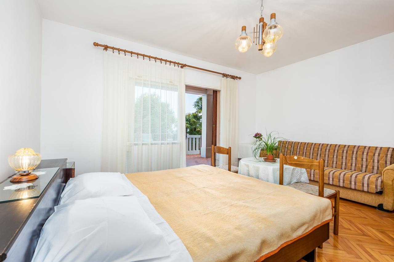Rona Apartments Ani Ičići Exteriör bild