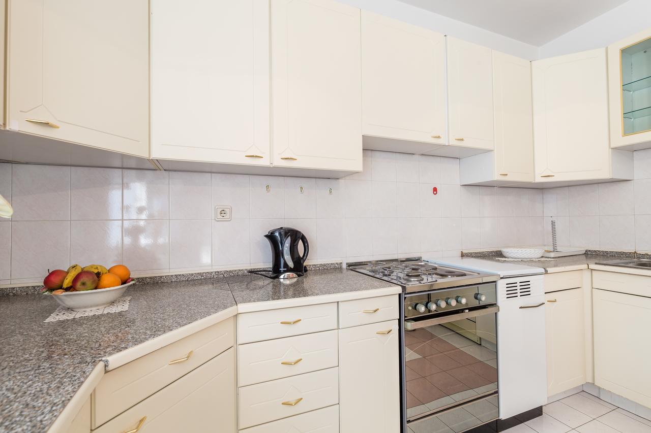 Rona Apartments Ani Ičići Exteriör bild