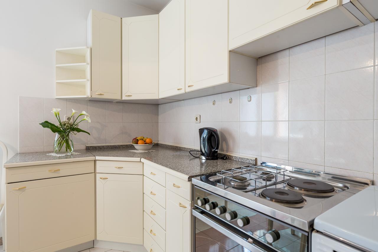 Rona Apartments Ani Ičići Exteriör bild