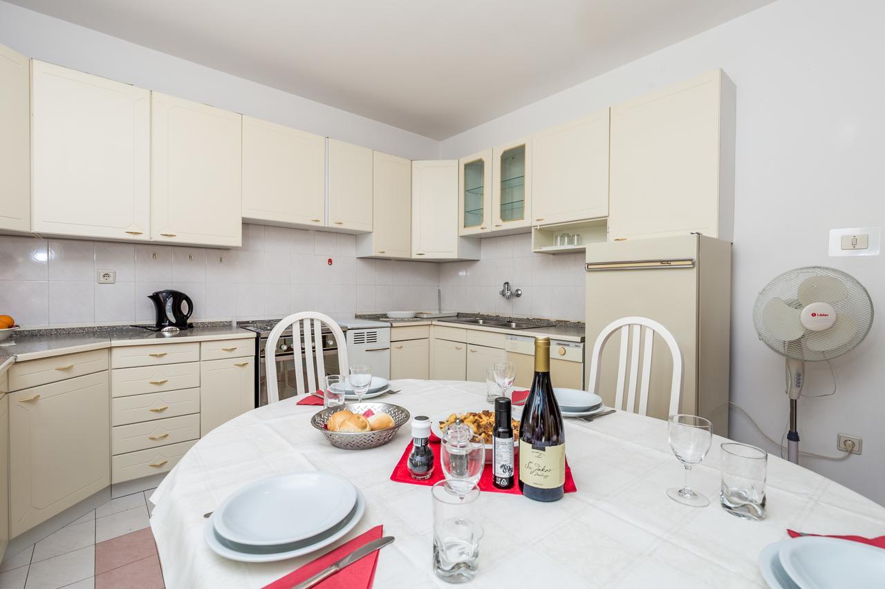 Rona Apartments Ani Ičići Exteriör bild