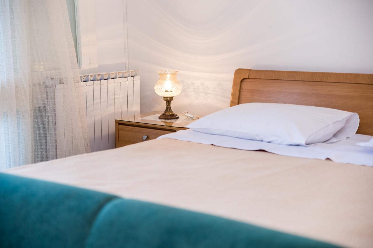 Rona Apartments Ani Ičići Exteriör bild
