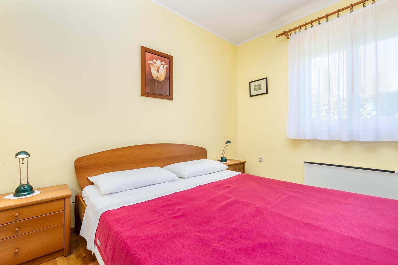 Rona Apartments Ani Ičići Exteriör bild