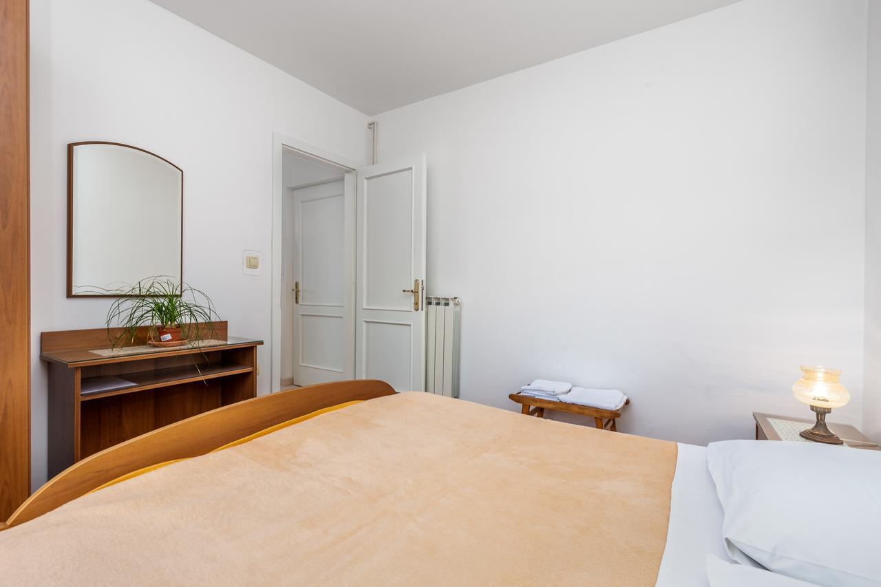Rona Apartments Ani Ičići Exteriör bild