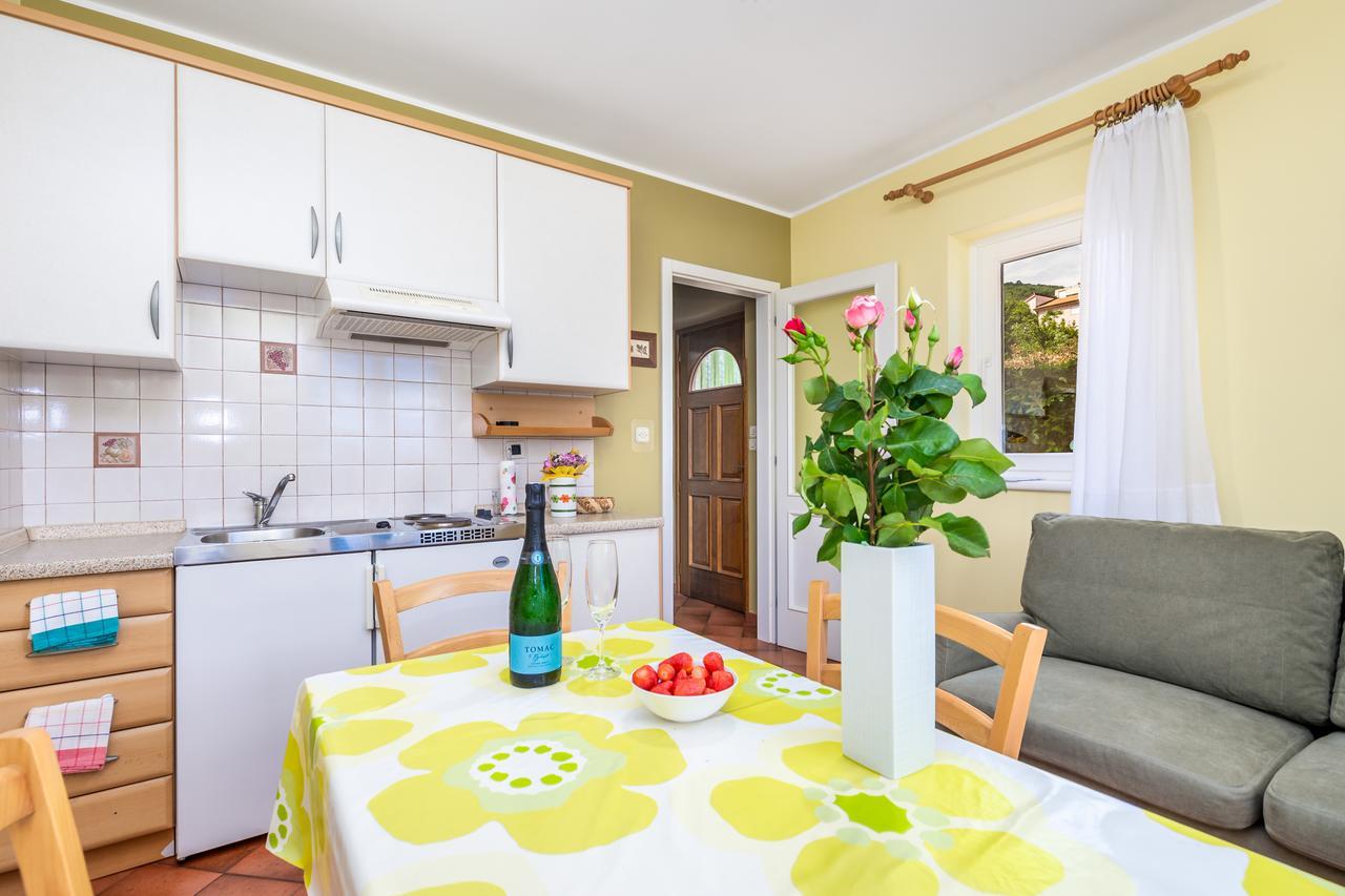 Rona Apartments Ani Ičići Exteriör bild
