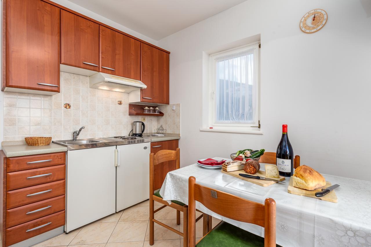 Rona Apartments Ani Ičići Exteriör bild