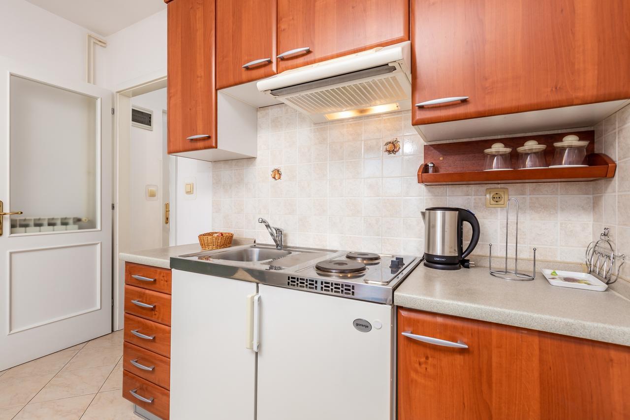 Rona Apartments Ani Ičići Exteriör bild